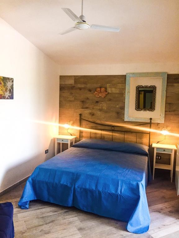 לינה וארוחת בוקר ויאסטה Casale Degli Angeli חדר תמונה